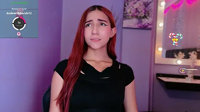 Snapshot of NataliaPrada_s chatting on 12.19.25 NataliaPrada s online show from 12.19.25