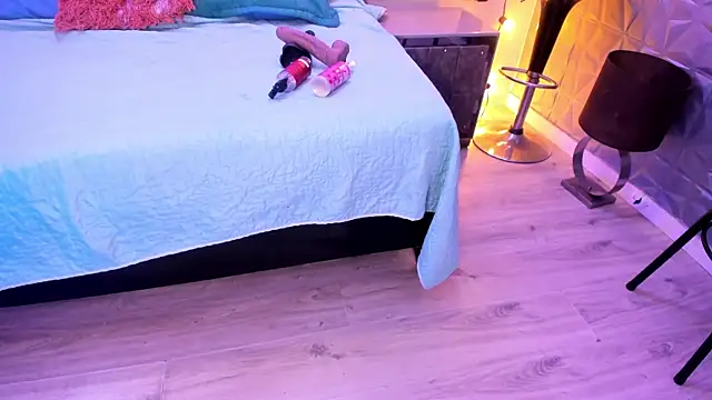 Scarletbigbug online show from 09.29.25