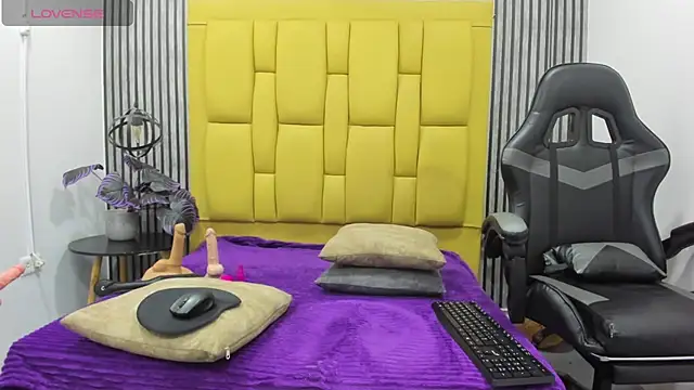 Snapshot of bryonycutee chatting on 10.16.25 bryonycutee online show from 10.16.25