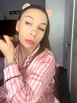 Snapshot of AlysonHuxley_ chatting on 09.19.25 AlysonHuxley online show from 09.19.25