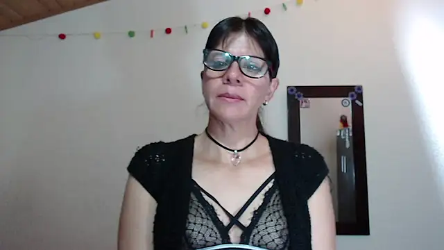 Snapshot of martina_27 chatting on 10.20.25 martina 27 online show from 10.20.25