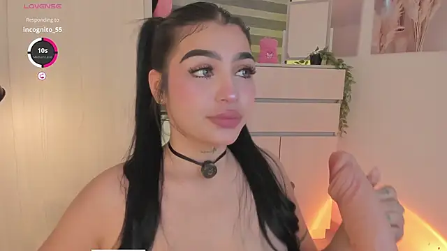 Snapshot of EmmyKenner chatting on 05.17.26 EmmyKenner online show from 05.17.26