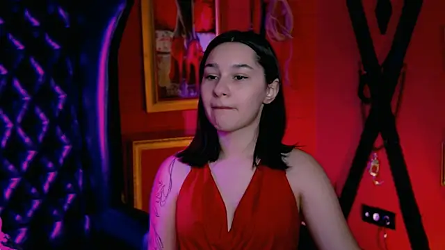 Snapshot of KimClarks_ chatting on 10.31.25 KimClarks online show from 10.31.25