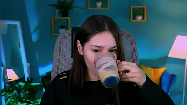 Snapshot of KimClarks_ chatting on 11.09.25 KimClarks online show from 11.09.25