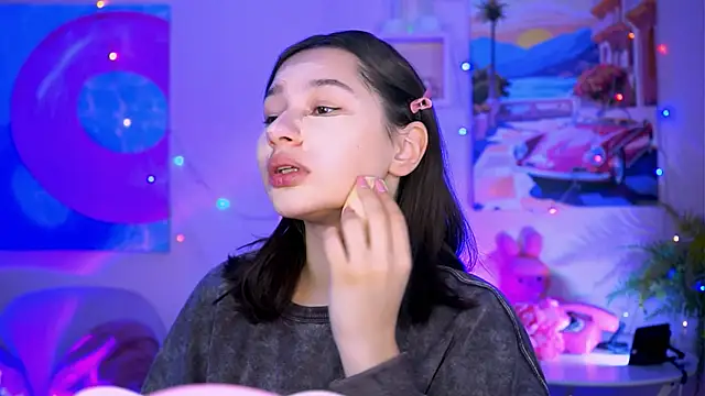 Snapshot of KimClarks_ chatting on 11.13.25 KimClarks online show from 11.13.25