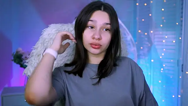 Snapshot of KimClarks_ chatting on 11.19.25 KimClarks online show from 11.19.25