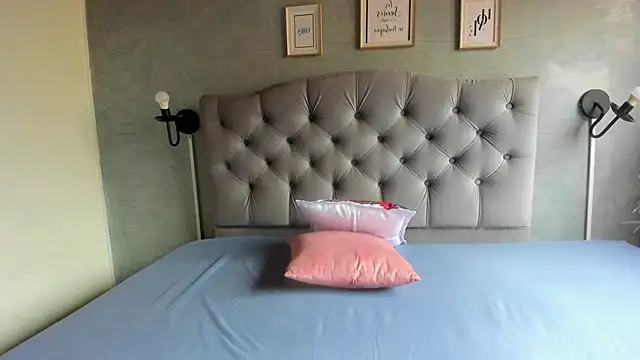 GiannaSlimJB online show from 12.22.25