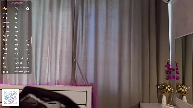 VeronaHascall online show from 10.02.25