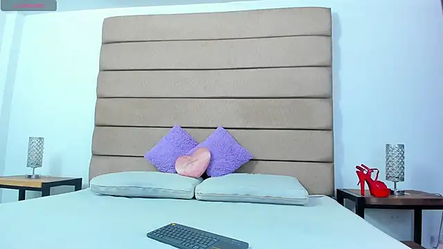 Snapshot of susan_elliot chatting on 11.05.25 susan elliot online show from 11.05.25