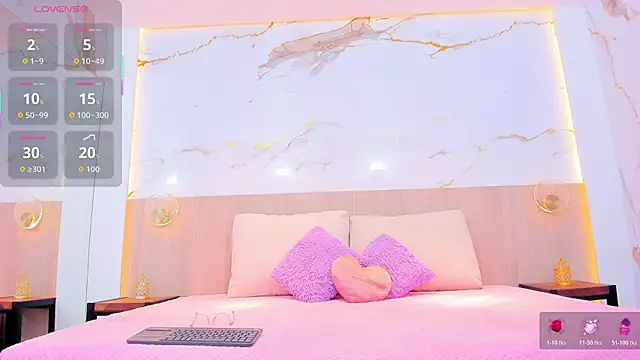 Snapshot of susan_elliot chatting on 12.18.25 susan elliot online show from 12.18.25