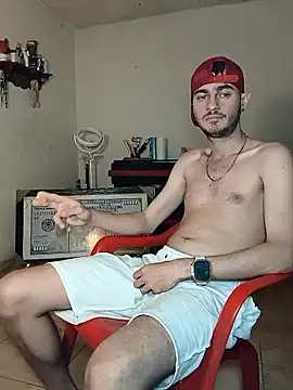 Snapshot of bigcockwhite777 chatting on 10.13.25 bigcockwhite777 online show from 10.13.25