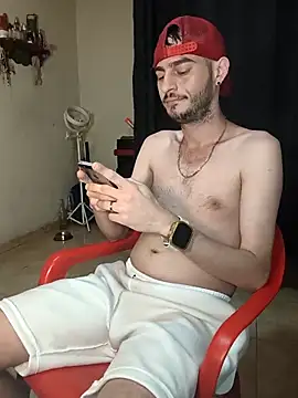 Snapshot of bigcockwhite777 chatting on 10.19.25 bigcockwhite777 online show from 10.19.25