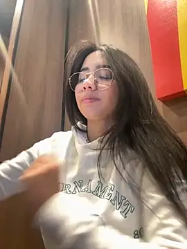 Snapshot of Michelle_Zoe chatting on 10.30.25 Michelle Zoe online show from 10.30.25