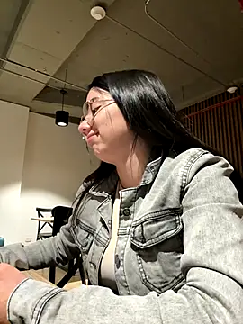 Snapshot of Michelle_Zoe chatting on 11.26.25 Michelle Zoe online show from 11.26.25