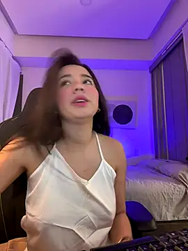 Snapshot of Michelle_Zoe chatting on 12.17.25 Michelle Zoe online show from 12.17.25