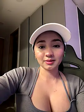 Snapshot of Michelle_Zoe chatting on 12.19.25 Michelle Zoe online show from 12.19.25