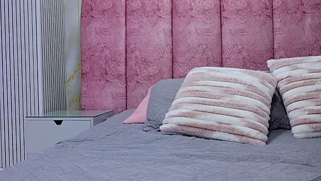 emmacurvy online show from 03.11.26