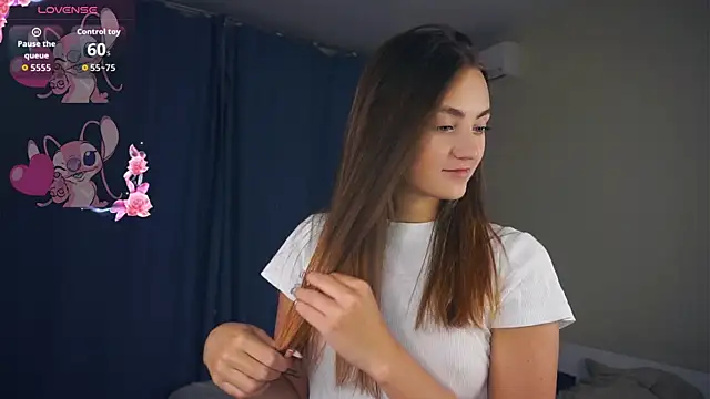 Snapshot of LoraDavi chatting on 10.23.25 LoraDavi online show from 10.23.25