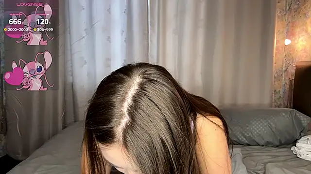 Snapshot of LoraDavi chatting on 02.20.26 LoraDavi online show from 02.20.26