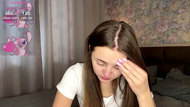 Snapshot of LoraDavi chatting on 02.23.26 LoraDavi online show from 02.23.26