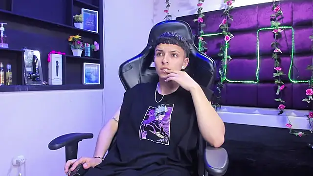 Snapshot of Megan_Thompson_ chatting on 11.21.25 Megan Thompson online show from 11.21.25