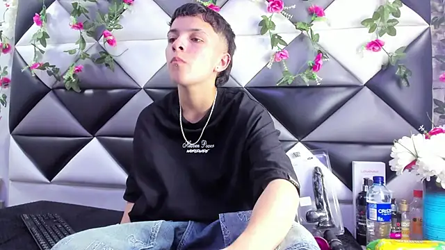 Snapshot of Megan_Thompson_ chatting on 12.03.25 Megan Thompson online show from 12.03.25