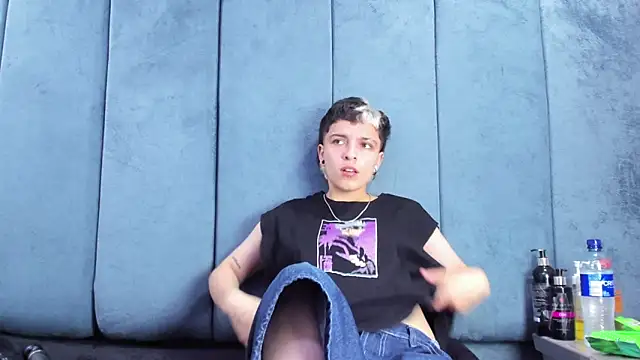 Megan Thompson  online show from 04.25.26