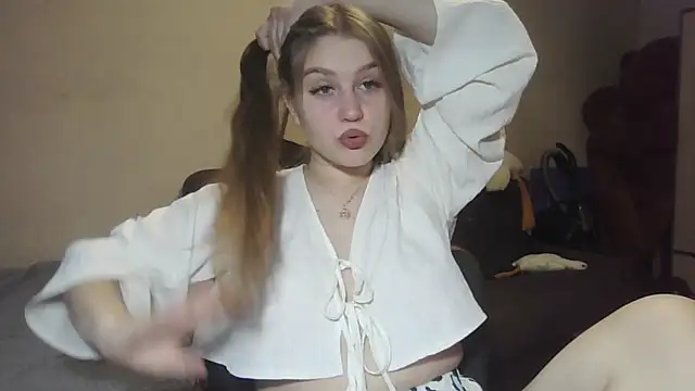 yourhoney Lola  online show from 10.25.25