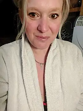 Bouncy-Bella28X online show from 10.30.25