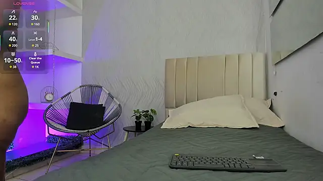 keyla mejia online show from 10.30.25