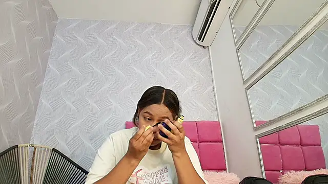 Snapshot of keyla_mejia chatting on 06.03.26 keyla mejia online show from 06.03.26