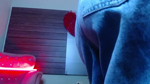 Karol Yessenia online show from 10.21.25