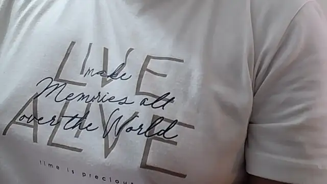 Snapshot of miss_squirtsx chatting on 12.19.25 miss squirtsx online show from 12.19.25