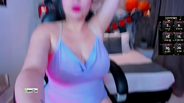 Snapshot of susanasmith18 chatting on 10.30.25 susanasmith18 online show from 10.30.25