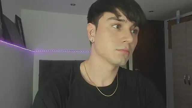 Snapshot of stevve_14 chatting on 12.16.25 stevve 14 online show from 12.16.25