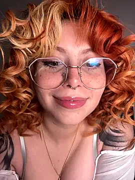 Snapshot of YunoRose_ chatting on 10.20.25 YunoRose online show from 10.20.25