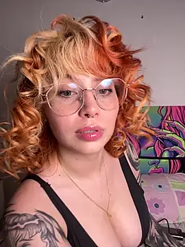 Snapshot of YunoRose_ chatting on 10.23.25 YunoRose online show from 10.23.25