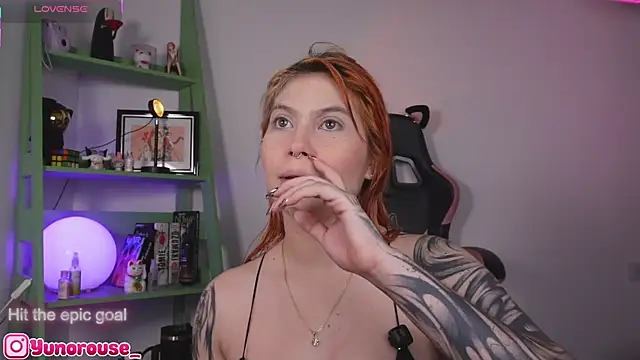 Snapshot of YunoRose_ chatting on 10.30.25 YunoRose online show from 10.30.25