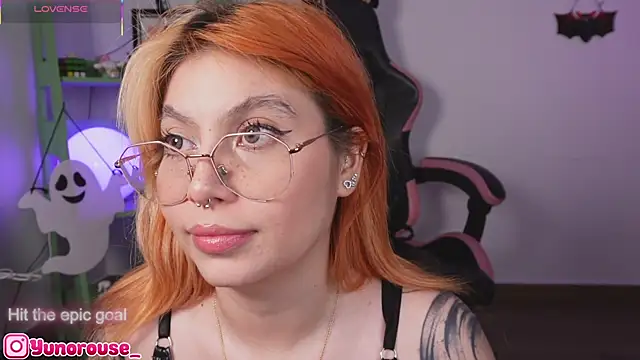 Snapshot of YunoRose_ chatting on 11.10.25 YunoRose online show from 11.10.25