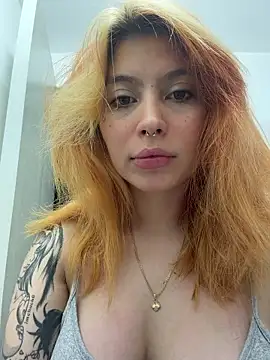 Snapshot of YunoRose_ chatting on 11.23.25 YunoRose online show from 11.23.25