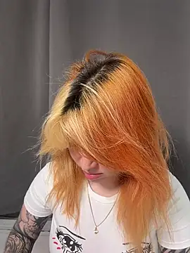 Snapshot of YunoRose_ chatting on 11.26.25 YunoRose online show from 11.26.25