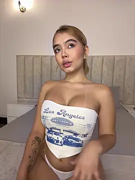 Snapshot of Mia_Roswell chatting on 05.25.26 Mia Roswell online show from 05.25.26