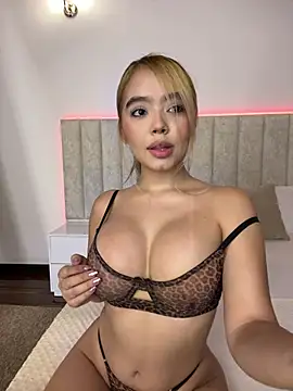 Mia Roswell online show from 07.07.26