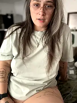 Alix Valentine online show from 09.18.25