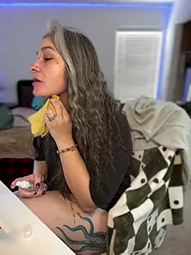 Alix Valentine online show from 04.26.26