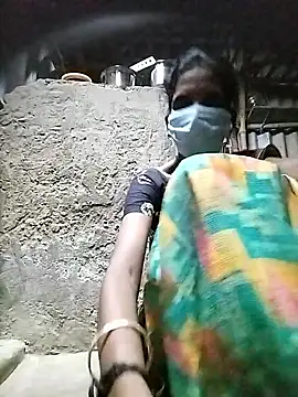 Snapshot of Tamilauntyhot chatting on 10.27.25 Tamilauntyhot online show from 10.27.25