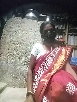 Snapshot of Tamilauntyhot chatting on 11.17.25 Tamilauntyhot online show from 11.17.25