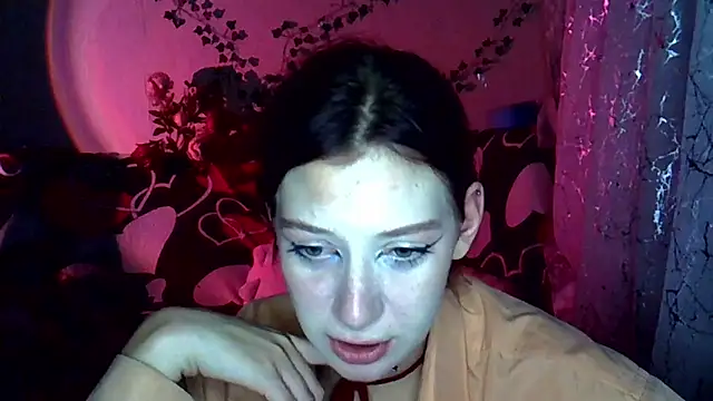 Lily Ember online show from 11.08.25