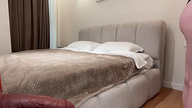 Kelly Berry   online show from 09.15.25