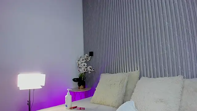 Snapshot of DAFNECOX chatting on 09.19.25 DAFNECOX online show from 09.19.25